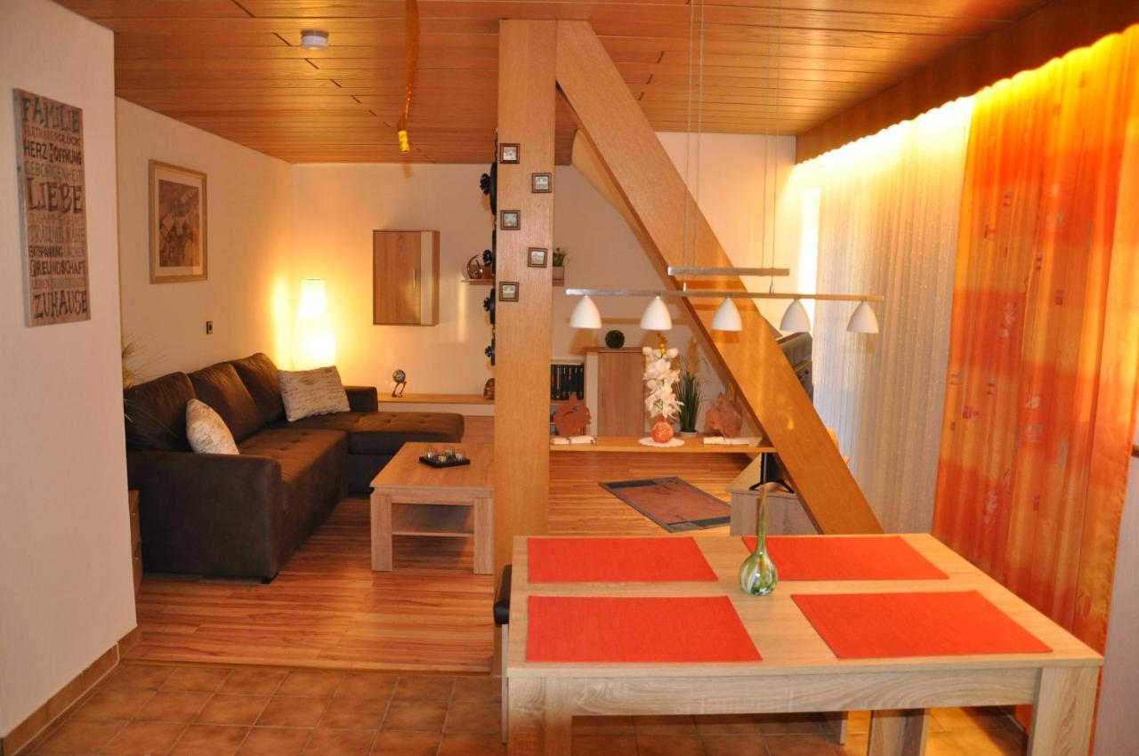 Appartamento Rentrisch Am Waldrand Sankt Ingbert Esterno foto